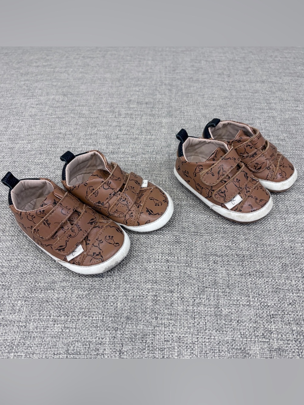 *BUNDLE FOR @brialarimer98* Little Love Bug dinosaur sneakers size 4 and 5